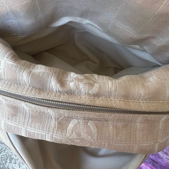 - Chanel Travelline Tote - Picture 3 of 12